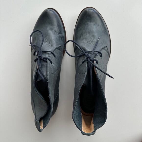 Latigo Isaac Chukka Two Hole Lace Up Wood Heel Navy Gray Booties 9 - Picture 3 of 7